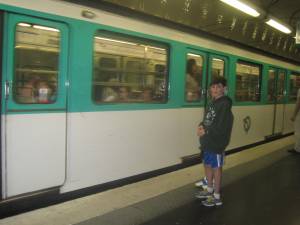 what to do with kids in paris metro