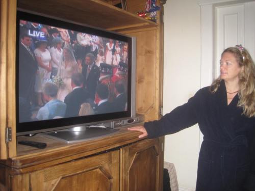 watching royal wedding in 2011/ carpoolcandy.com