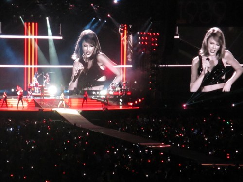 Taylor Swift 1989 concert at MetLife Stadium NJ on carpoolcandy.com