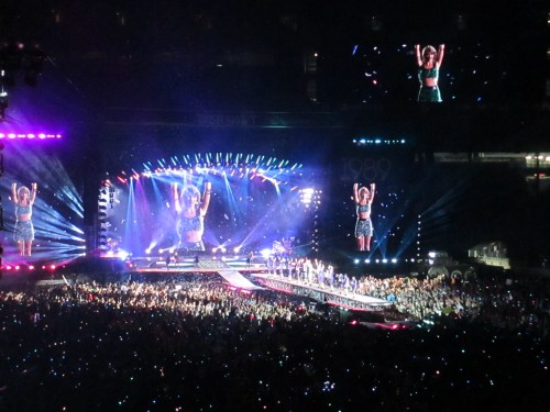 Taylor Swift 1989 concert at MetLife Stadium NJ on carpoolcandy.com